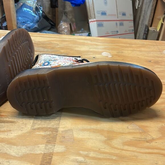 Dr Martens White Meadow Floral Boots in a size 8 - Picture 11 of 16